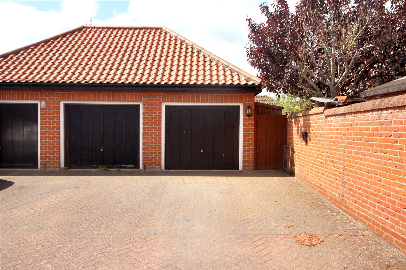Garage & Parking
